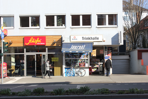 Frankfurt a. M., Am Dornbusch 26 / Raimundstraße 157, 2021, Trinkhalle und Schäfer Dein Bäcker, Foto: Kirsten Kötter