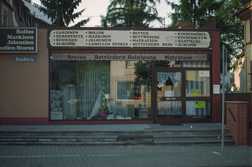 Frankfurt a. M., Leuchte 1a / Vilbeler Landstraße, 1996, Betten Matratzen, Foto: Kirsten Kötter