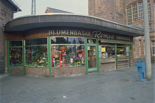 Gießen, Bahnhofplatz, 1998, Blumenbasar Romeo, Foto: Kirsten Kötter