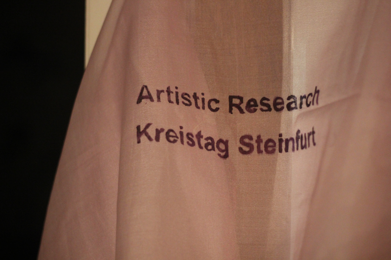 Schriftzug Artistic Research Kreistag Steinfurt (auf Kleidungsstück)